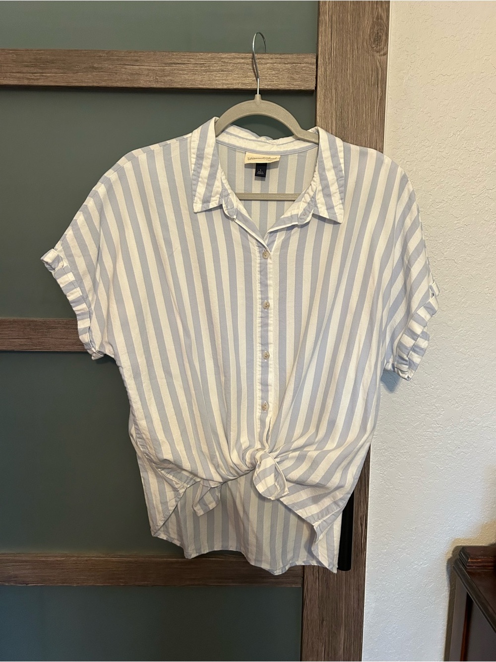 Universal Thread | Light Blue and White Striped Button-Up Shirt-Size L